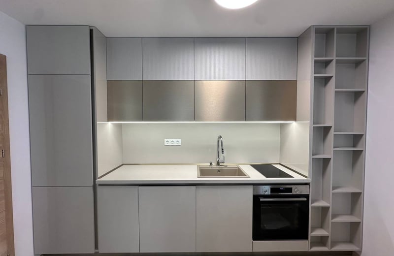 Аренда стильной трёхкомнатной квартиры у моря, 100 м², Варна, Св. Константин и Елена, Болгария